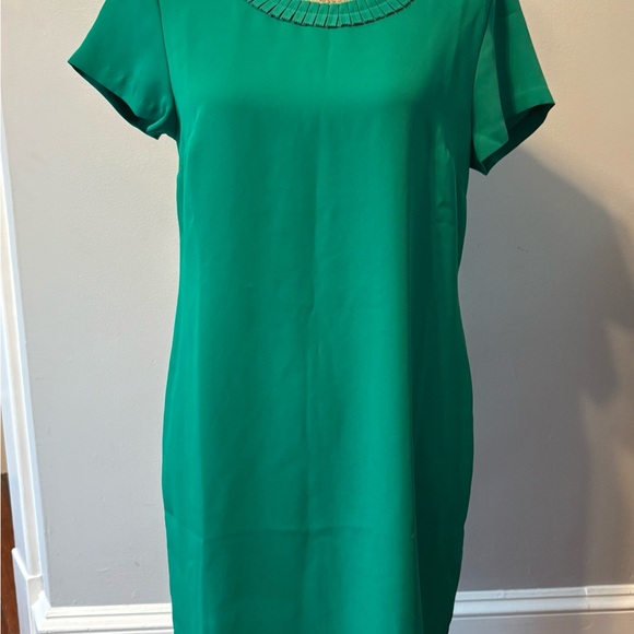 Elegant Coercion Green Midi Dress - Picture 1 of 4